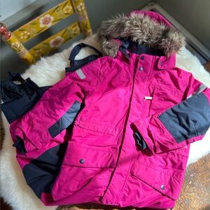 Didricksons girl’s insulated snowsuit size 120 US 6-7